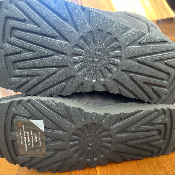 UGG gray boots NWOT size 8 (please see pics) - Picture 6 of 7